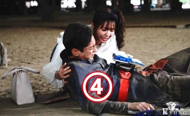 假面骑士圣刃：不死鸟吊打4位骑士，粉丝差点哭了，冰狮子秒吃瘪-4.jpg