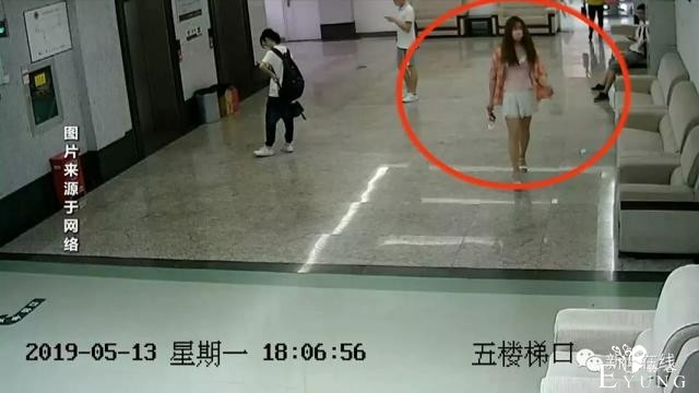 男子变装潜入高校图书馆，疑似做出不雅动作-5.jpg
