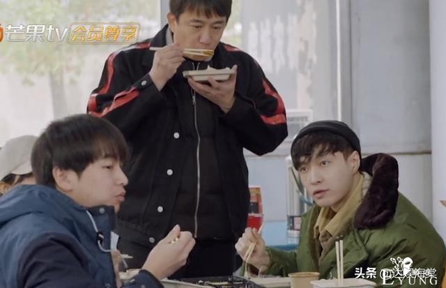 综艺节目条件艰苦是假象？干农活才能换盒饭，自带牛肉却人均1200-4.jpg