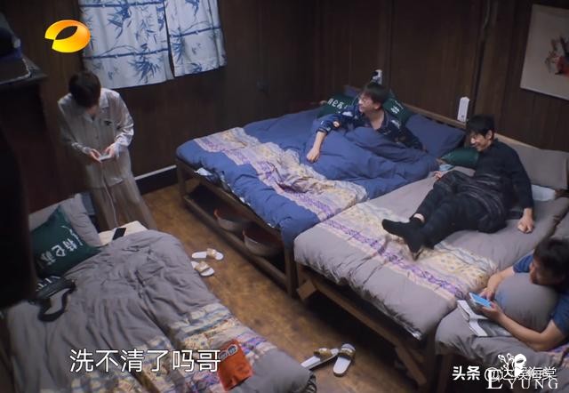 张艺兴录综艺太难了，和杨紫撞睡衣解释不清，又被黄磊花式催婚-11.jpg