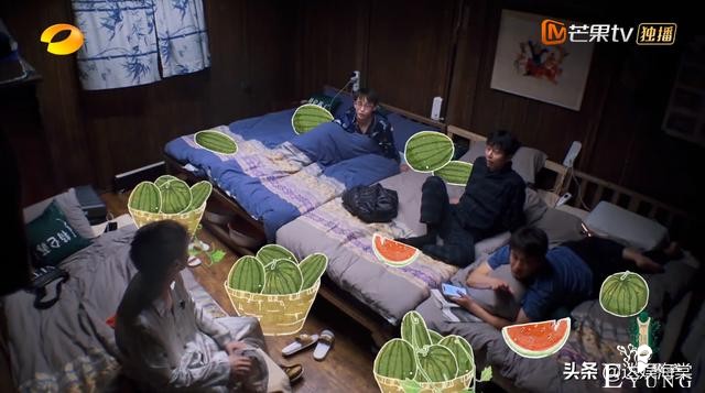 张艺兴录综艺太难了，和杨紫撞睡衣解释不清，又被黄磊花式催婚-16.jpg