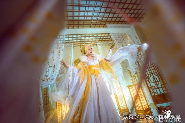 剑网3剑歌惊月cos，雍容华贵，举手投足皆是美艳动人心-3.jpg