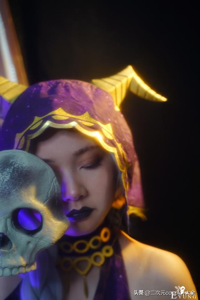 太美了！《第五人格》祭司cos，有种特别的迷人魅力-1.jpg