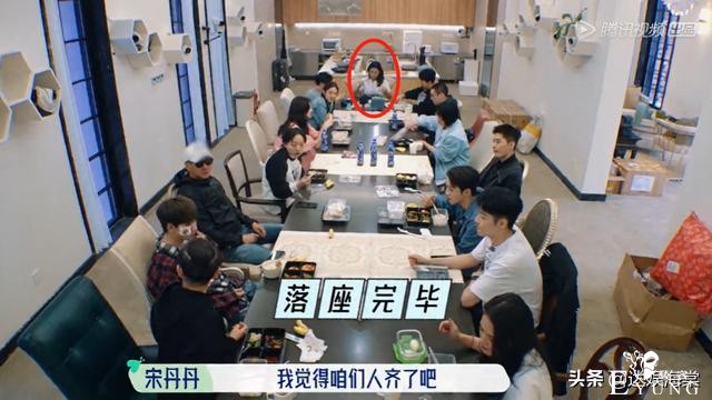 15人群居综艺，撕开了明星社交遮羞布，25岁郭麒麟比50岁苏芒清醒-3.jpg
