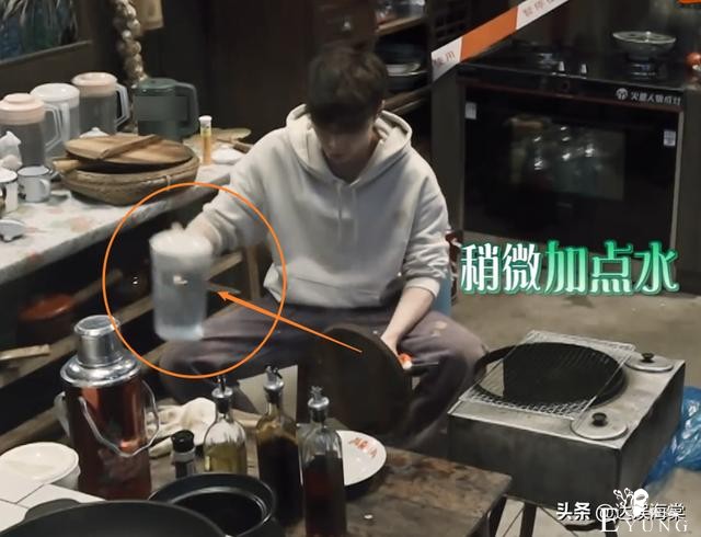 《向往5》：张艺兴做饭搞砸，看清黄磊的表情，师徒关系一目了然-8.jpg