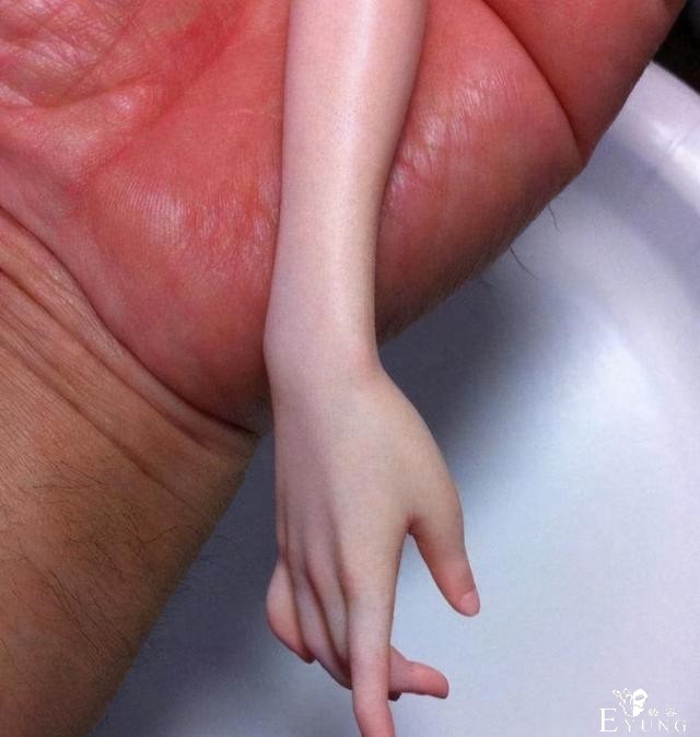 硅胶手办似乎不错？听说摸起来感觉像真人，但保存是个大问题-1.jpg