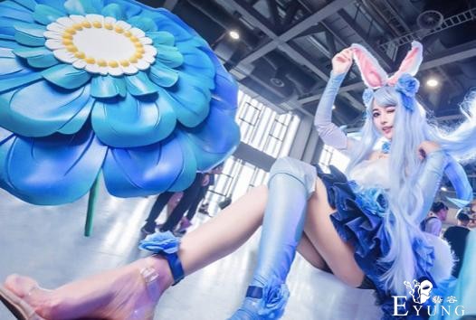 coser们太敬业，光脚还原动漫角色，如何保护自己让人好奇-4.jpg