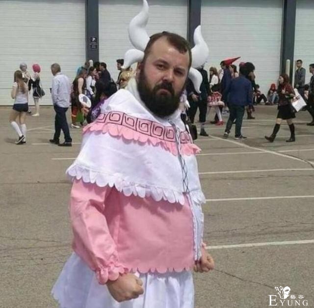 女装大佬教我如何在漫展识别coser：看他们的喉咙和脚就行啦-3.jpg
