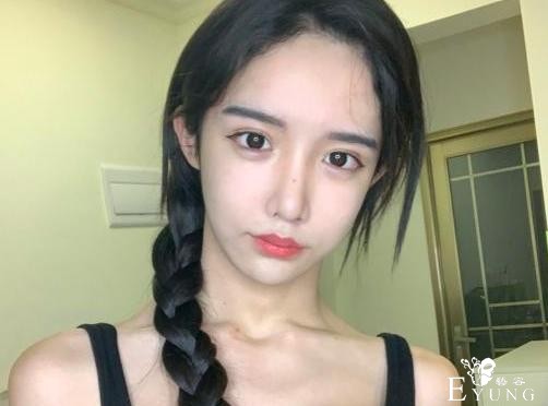 女装大佬教我如何在漫展识别coser：看他们的喉咙和脚就行啦-2.jpg
