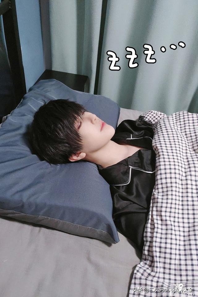伪装学渣cos：天呐，谢俞梦到贺朝开挖掘机啦-1.jpg