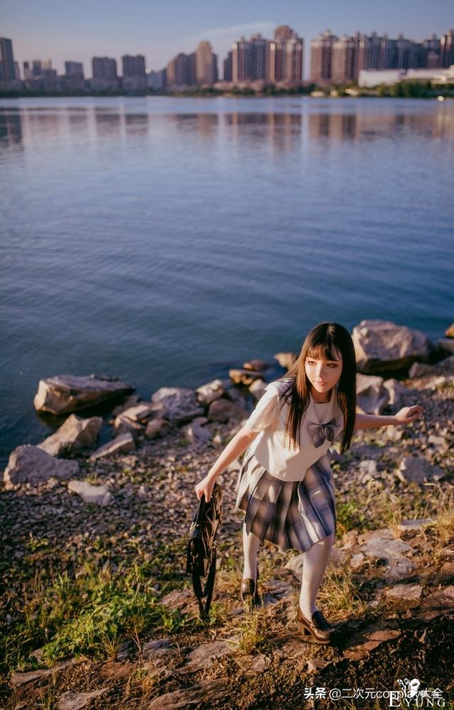 JK私影：阳光洒在水平面与她，仿佛一切都特别的美好-5.jpg