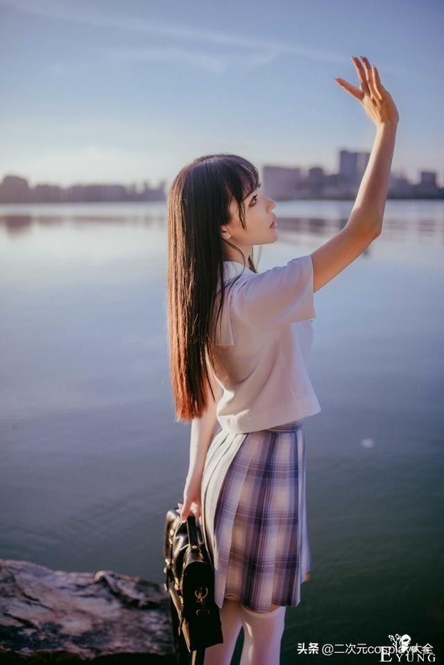 JK私影：阳光洒在水平面与她，仿佛一切都特别的美好-3.jpg