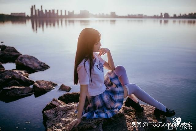 JK私影：阳光洒在水平面与她，仿佛一切都特别的美好-7.jpg
