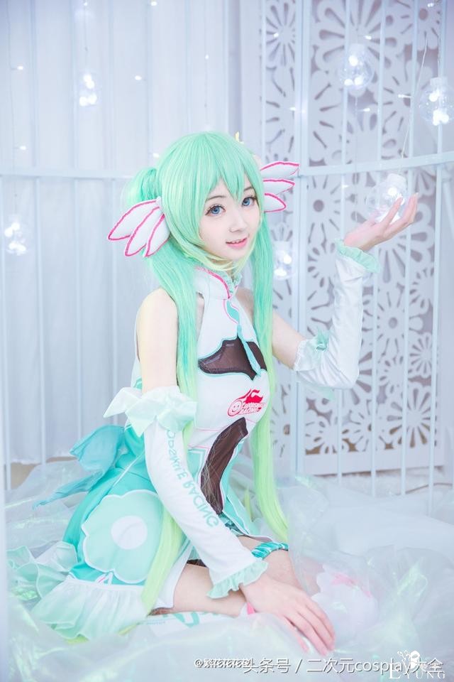 V家2017初音赛车娘cos，笼中的miku小仙女唯美精致-4.jpg