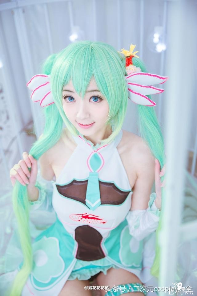 V家2017初音赛车娘cos，笼中的miku小仙女唯美精致-5.jpg