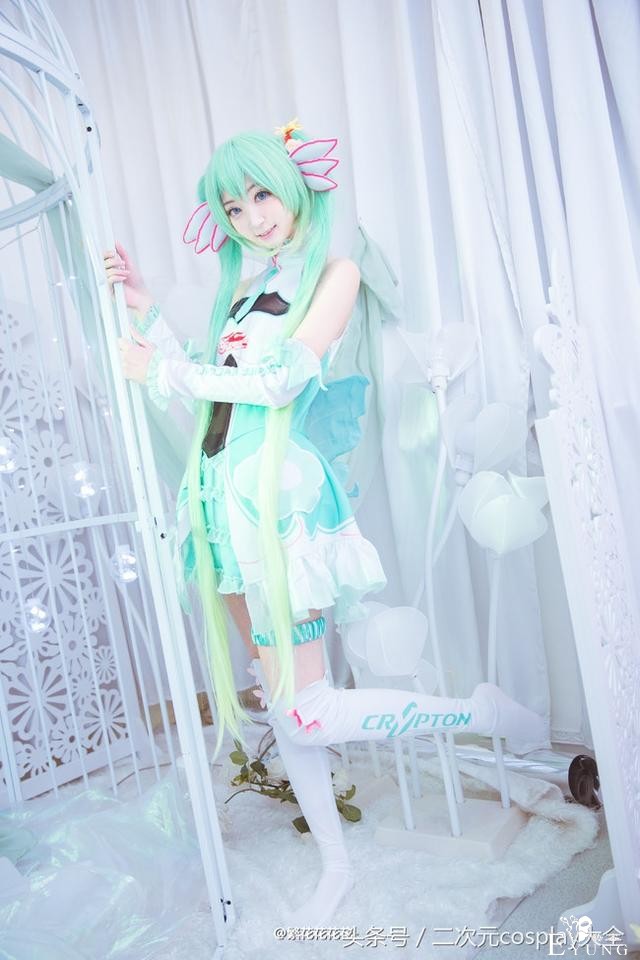 V家2017初音赛车娘cos，笼中的miku小仙女唯美精致-7.jpg
