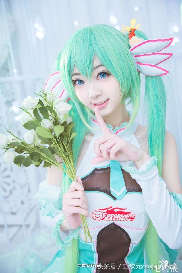 V家2017初音赛车娘cos，笼中的miku小仙女唯美精致-6.jpg