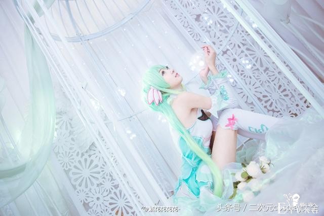 V家2017初音赛车娘cos，笼中的miku小仙女唯美精致-9.jpg