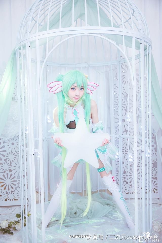 V家2017初音赛车娘cos，笼中的miku小仙女唯美精致-10.jpg