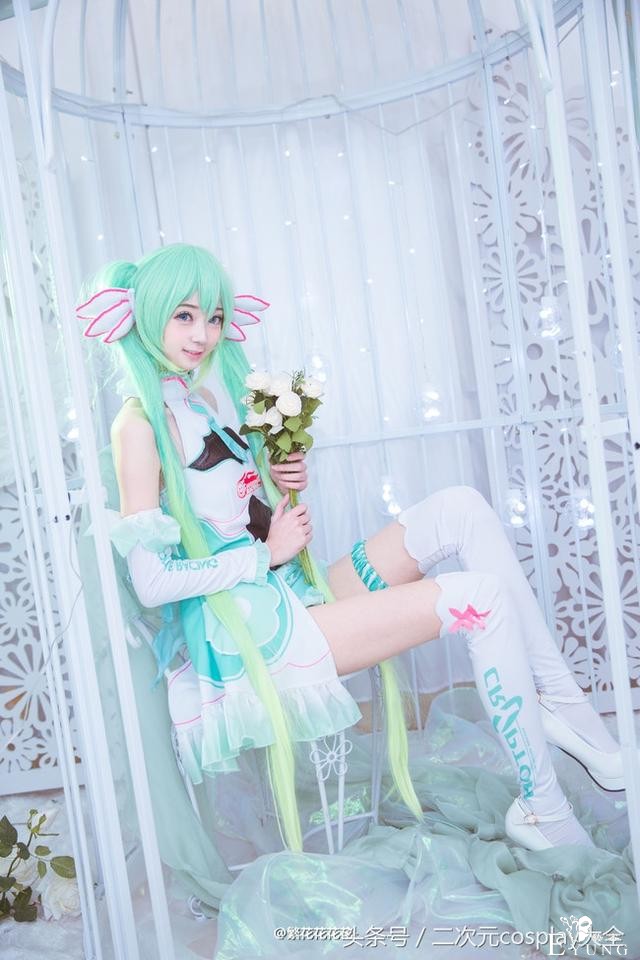 V家2017初音赛车娘cos，笼中的miku小仙女唯美精致-14.jpg