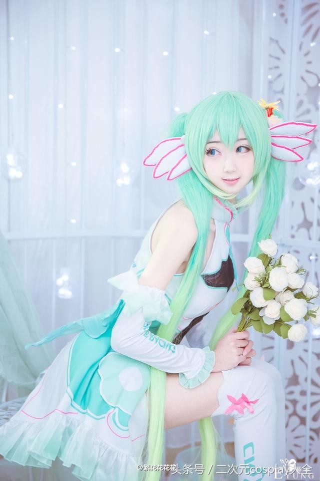 V家2017初音赛车娘cos，笼中的miku小仙女唯美精致-13.jpg