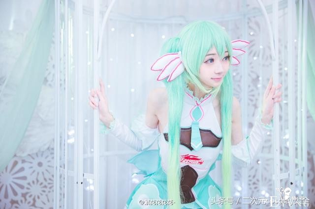 V家2017初音赛车娘cos，笼中的miku小仙女唯美精致-16.jpg