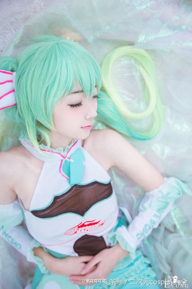 V家2017初音赛车娘cos，笼中的miku小仙女唯美精致-15.jpg