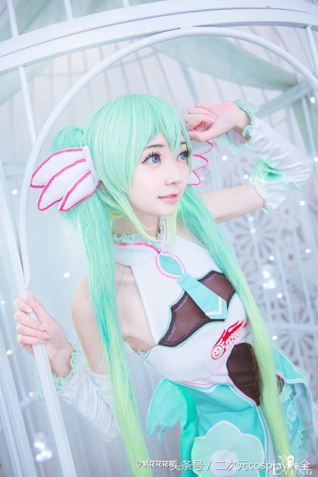 V家2017初音赛车娘cos，笼中的miku小仙女唯美精致-18.jpg