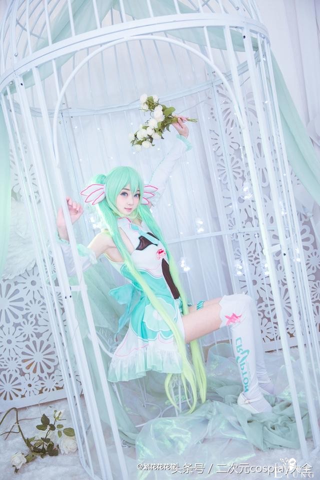 V家2017初音赛车娘cos，笼中的miku小仙女唯美精致-23.jpg