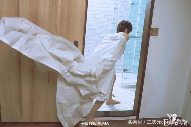 我让最想被拥抱的男人给威胁了，耽美漫cos帅到我脸红心跳！-10.jpg