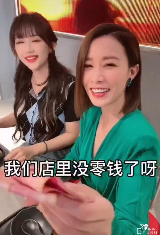 佘诗曼与千万网红拍视频，被调侃蹭热度，刚被老戏骨吐槽演技一般-1.jpg