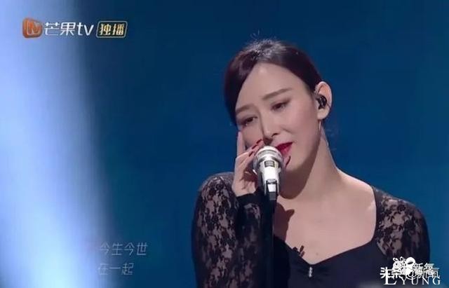 嫁给身家50亿的老公，竟然综艺舞台身穿500块衣服就上台？-3.jpg
