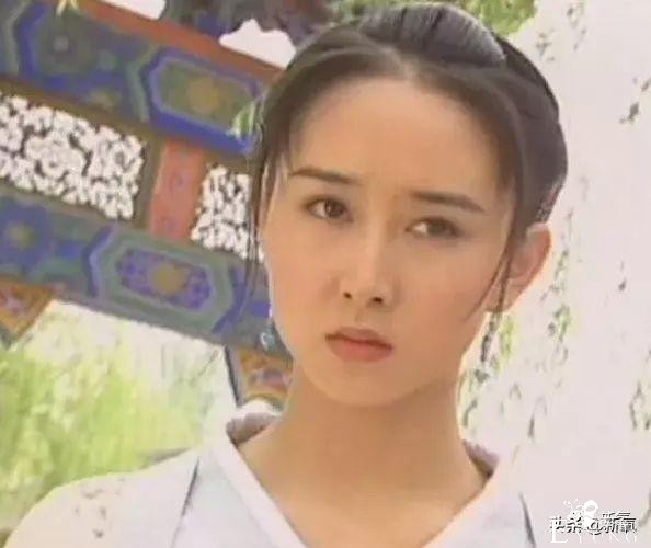 嫁给身家50亿的老公，竟然综艺舞台身穿500块衣服就上台？-32.jpg