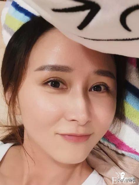 嫁给身家50亿的老公，竟然综艺舞台身穿500块衣服就上台？-44.jpg