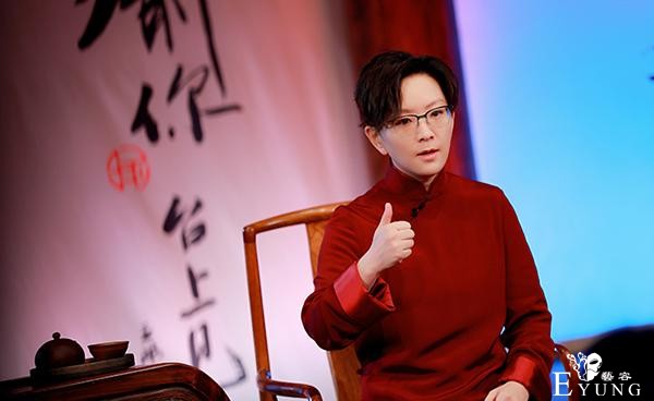 中国首档京剧脱口秀《瑜你台上见》上线，王珮瑜主持全场-2.jpg