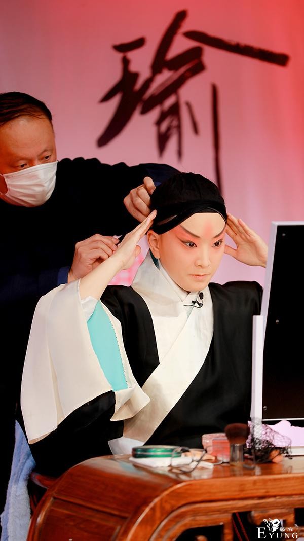中国首档京剧脱口秀《瑜你台上见》上线，王珮瑜主持全场-3.jpg