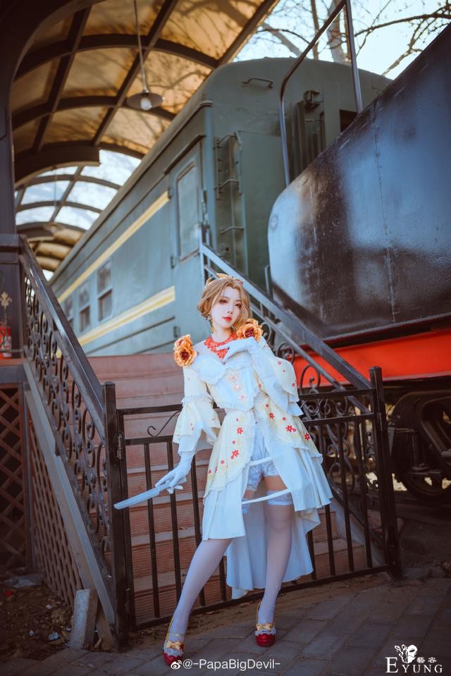 《第五人格》红夫人cos，魅力怡人，气质出众美到心坎里-3.jpg