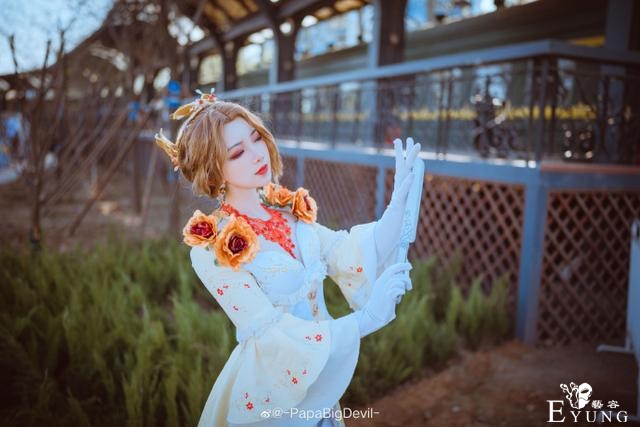 《第五人格》红夫人cos，魅力怡人，气质出众美到心坎里-4.jpg