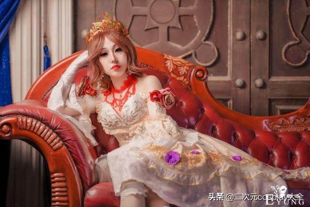 《第五人格》​红夫人赤宴cos，高贵柔美，眼神竟摄人心魄-4.jpg