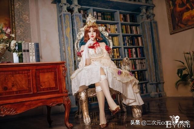 《第五人格》​红夫人赤宴cos，高贵柔美，眼神竟摄人心魄-5.jpg