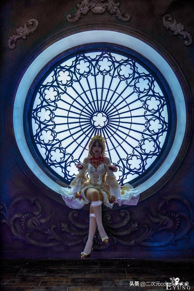 《第五人格》​红夫人赤宴cos，高贵柔美，眼神竟摄人心魄-9.jpg