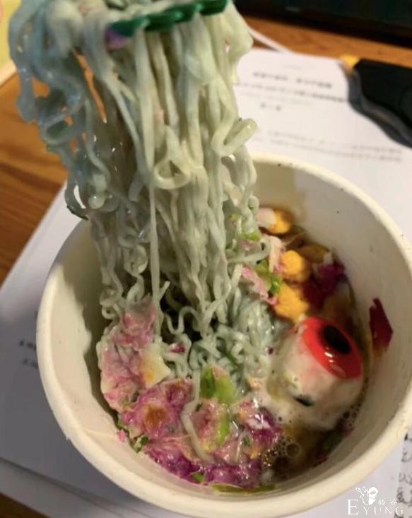 克苏鲁的动漫游戏不少，但“克家美食”你见过么？泡面里有眼珠-2.jpg