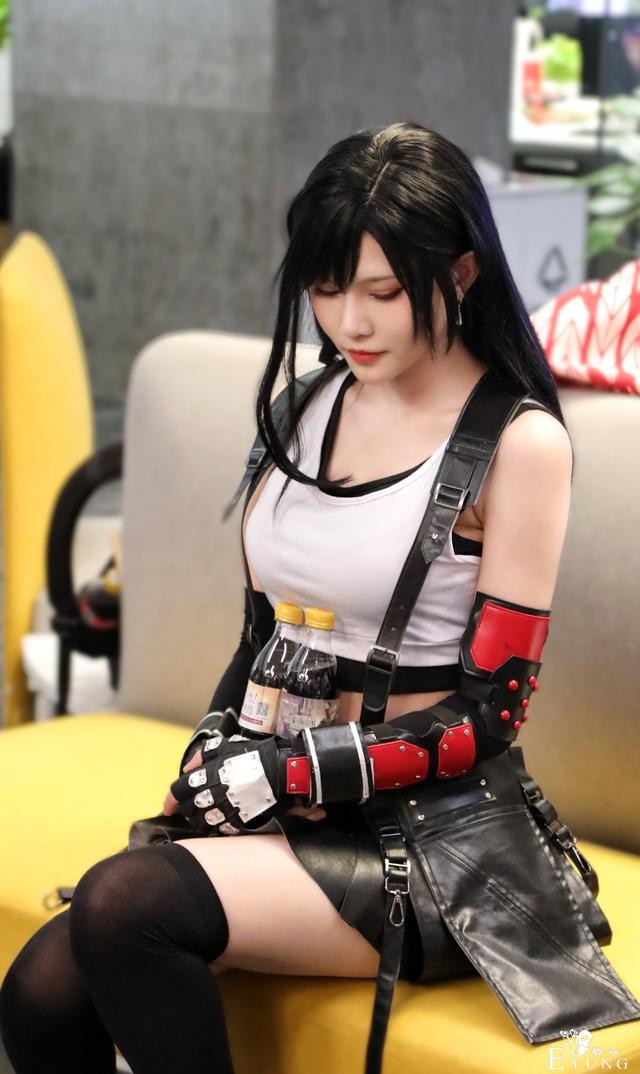 二次元玩家狂喜，《最终幻想》历代女角齐聚COS：蒂法又大又圆-6.jpg