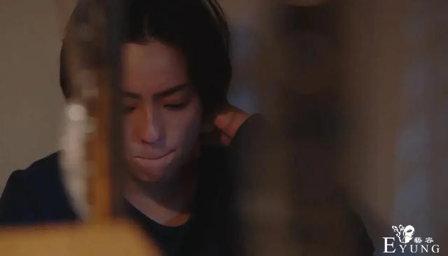 壁咚、变装、喊主人：我在北京最火男执事店，体会萧亚轩的愉快-12.jpg