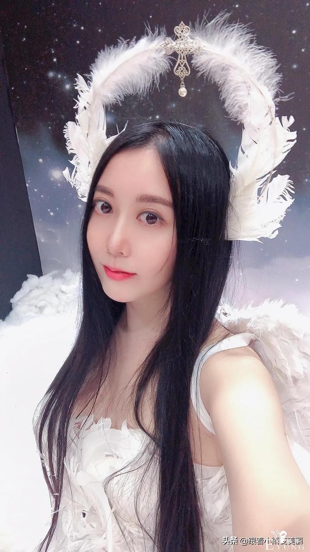 打卡武汉自拍换装馆-2.jpg