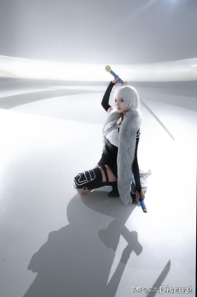 气势绝绝子！《灵笼》白月魁cos，这个眼神和颜值我太磕了-1.jpg