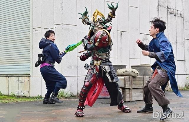 假面骑士圣刃：两大Boss皮套对比，老乌武器意外曝光，并非螺旋剑-4.jpg