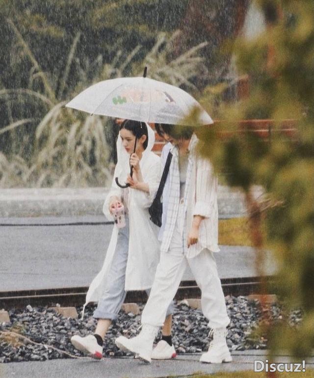 《中餐厅》录制，姚安娜、周也姐妹情深成卖点，网友表示磕不动-3.jpg