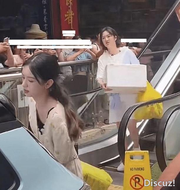 《中餐厅》录制，姚安娜、周也姐妹情深成卖点，网友表示磕不动-2.jpg