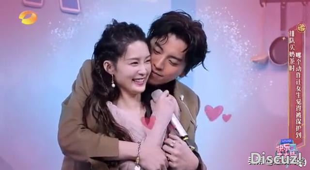 王大陆录综艺抱李沁，却被质疑“咸猪手”，后者暖心回应帮忙解围-2.jpg